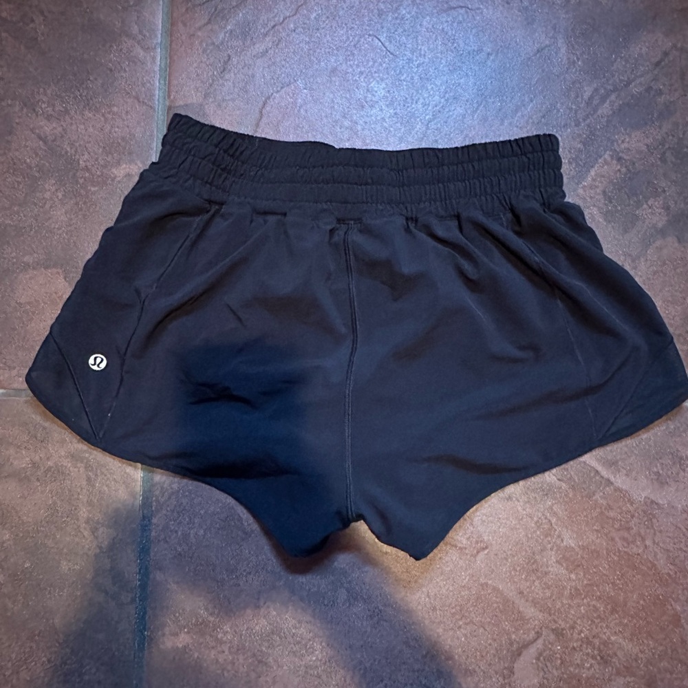 Black Womens Lululemon Hotty Hot Shorts Size 6, 2.5”